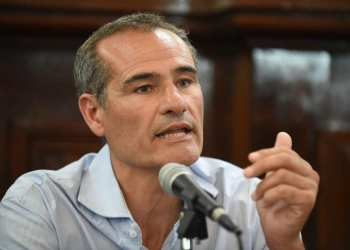 Escudero presentó tres proyectos en apoyo a los festejos con muñecos de fin de año