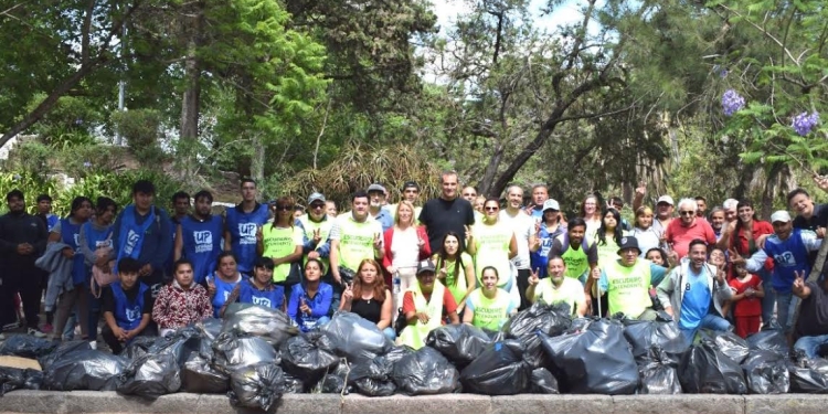 Escudero salió a limpiar el bosque en señal de campaña