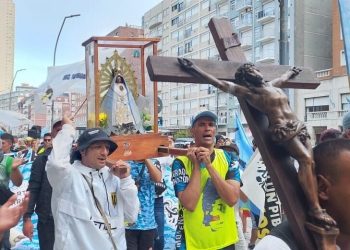 Invitación a la caminata por los 10 años del pontificado de Francisco y los 15 de la fundación de los Hogares de Cristo