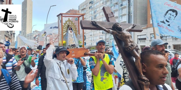 Invitación a la caminata por los 10 años del pontificado de Francisco y los 15 de la fundación de los Hogares de Cristo